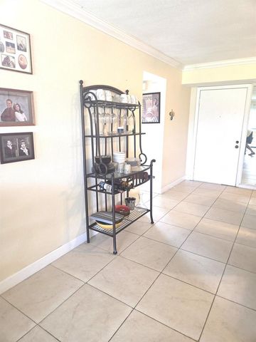 5715 FAIRWAY PARK Drive 201, Boynton Beach, FL 33437