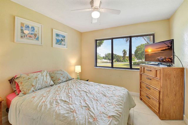 5715 FAIRWAY PARK Drive 201, Boynton Beach, FL 33437