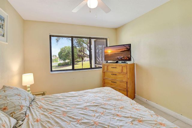5715 FAIRWAY PARK Drive 201, Boynton Beach, FL 33437