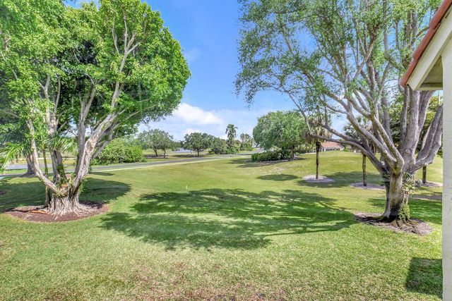5715 FAIRWAY PARK Drive 201, Boynton Beach, FL 33437