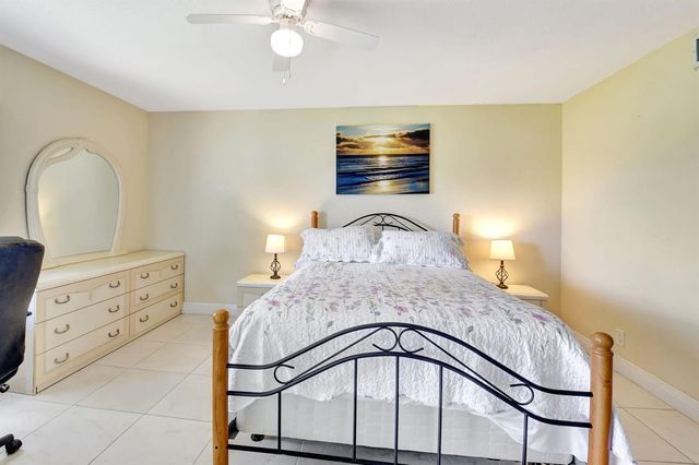 5715 FAIRWAY PARK Drive 201, Boynton Beach, FL 33437