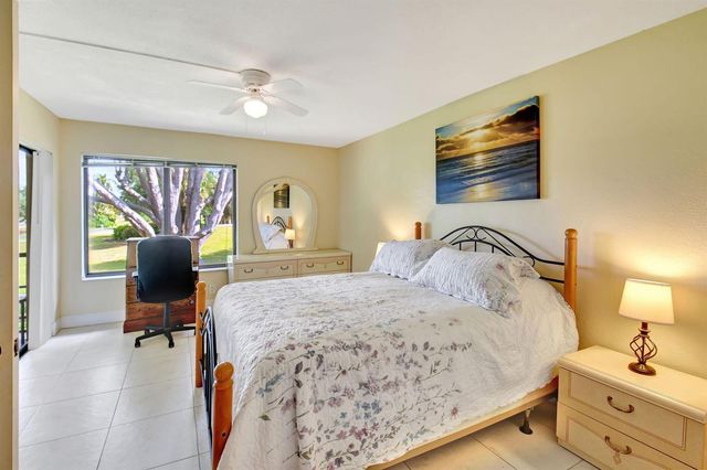 5715 FAIRWAY PARK Drive 201, Boynton Beach, FL 33437
