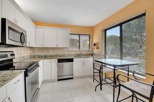 5715 FAIRWAY PARK Drive 201, Boynton Beach, FL 33437