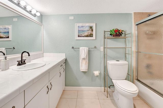 5715 FAIRWAY PARK Drive 201, Boynton Beach, FL 33437