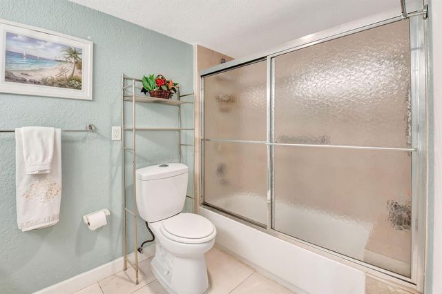 5715 FAIRWAY PARK Drive 201, Boynton Beach, FL 33437