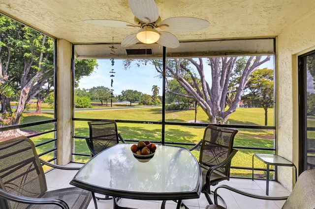 5715 FAIRWAY PARK Drive 201, Boynton Beach, FL 33437