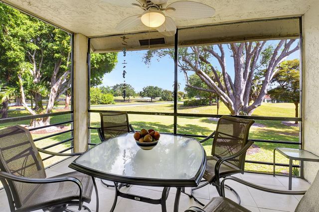 5715 FAIRWAY PARK Drive 201, Boynton Beach, FL 33437