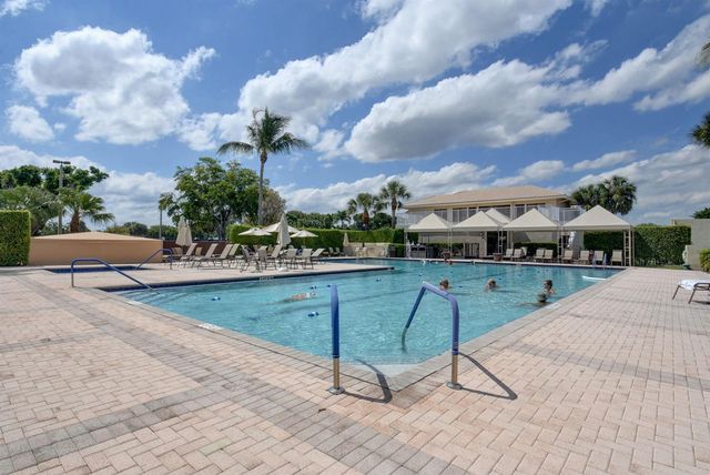 5715 FAIRWAY PARK Drive 201, Boynton Beach, FL 33437