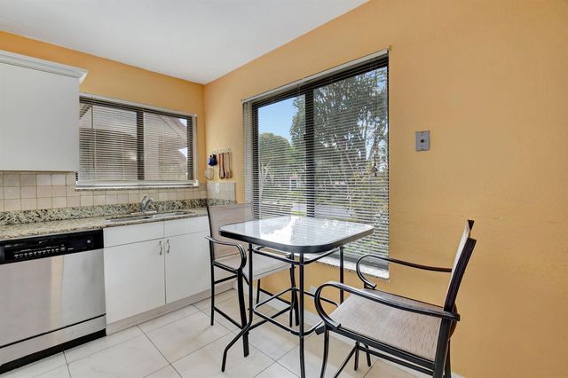 5715 FAIRWAY PARK Drive 201, Boynton Beach, FL 33437
