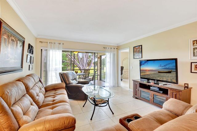 5715 FAIRWAY PARK Drive 201, Boynton Beach, FL 33437