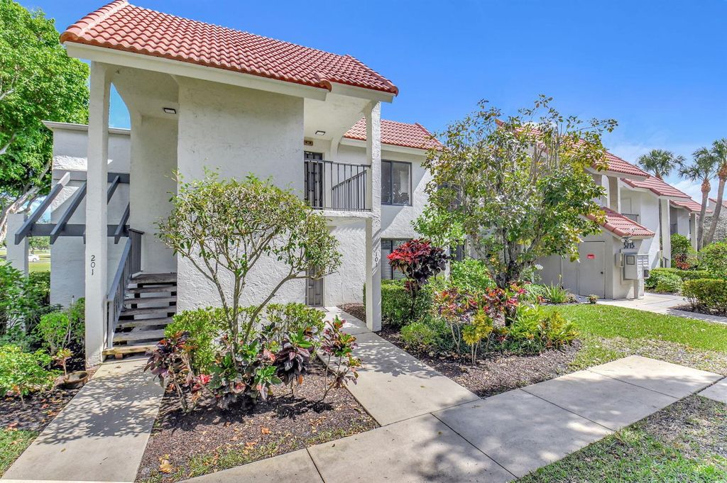 5715 FAIRWAY PARK Drive 201, Boynton Beach, FL 33437