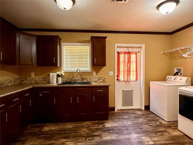 9711 SE HIGHWAY 464C, Ocklawaha, FL 32179
