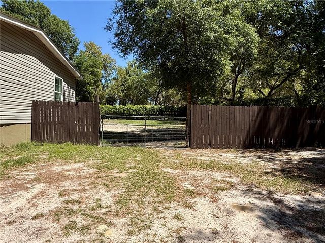 9711 SE HIGHWAY 464C, Ocklawaha, FL 32179