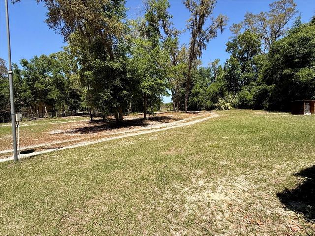 9711 SE HIGHWAY 464C, Ocklawaha, FL 32179