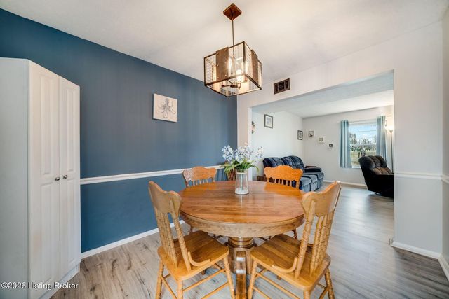 1035 Summitt Dr, Louisville, KY 40229