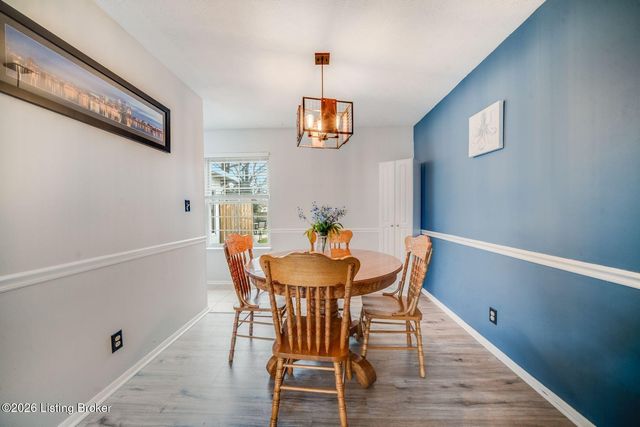 1035 Summitt Dr, Louisville, KY 40229