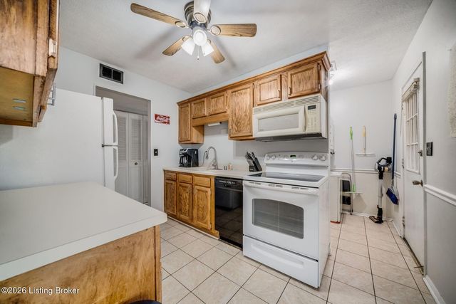 1035 Summitt Dr, Louisville, KY 40229