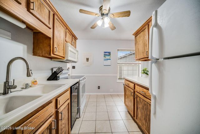 1035 Summitt Dr, Louisville, KY 40229