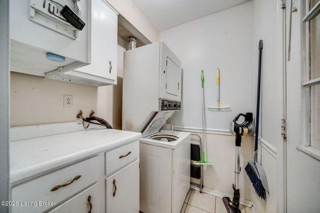 1035 Summitt Dr, Louisville, KY 40229