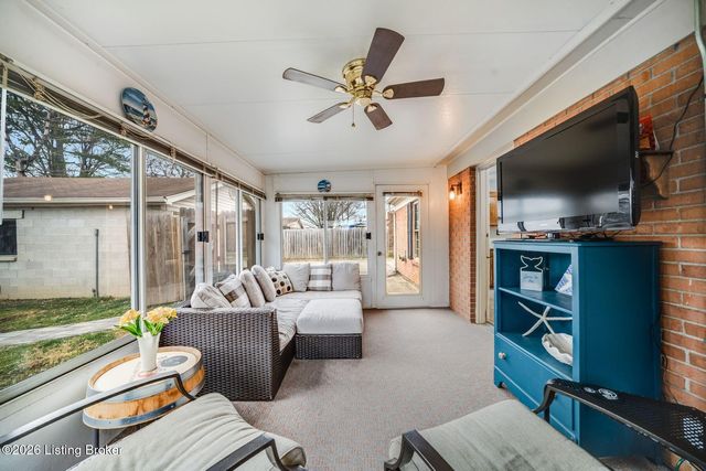 1035 Summitt Dr, Louisville, KY 40229