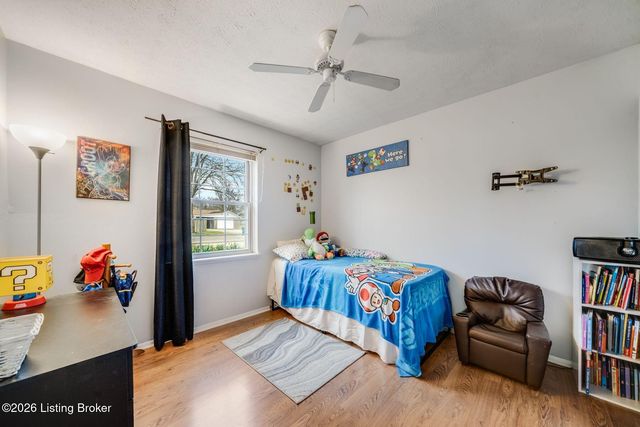 1035 Summitt Dr, Louisville, KY 40229