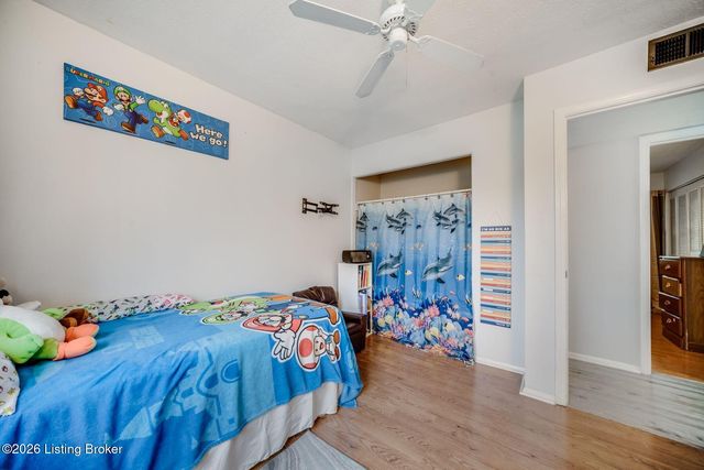 1035 Summitt Dr, Louisville, KY 40229