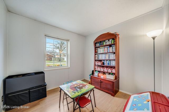 1035 Summitt Dr, Louisville, KY 40229