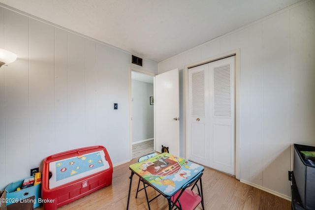 1035 Summitt Dr, Louisville, KY 40229