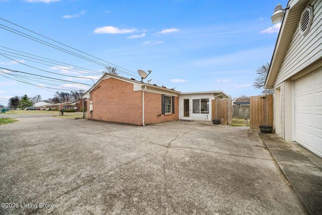 1035 Summitt Dr, Louisville, KY 40229