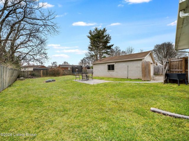 1035 Summitt Dr, Louisville, KY 40229