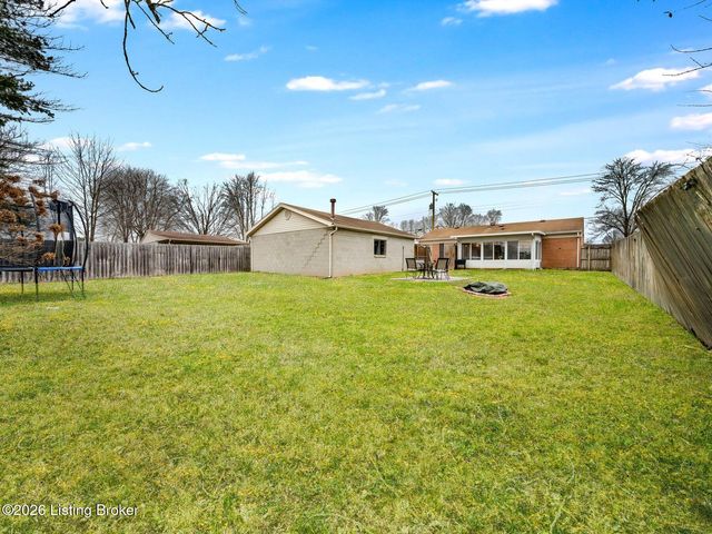 1035 Summitt Dr, Louisville, KY 40229