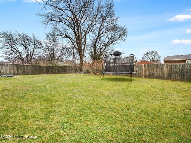 1035 Summitt Dr, Louisville, KY 40229