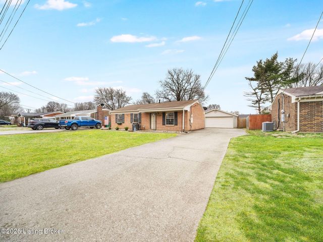 1035 Summitt Dr, Louisville, KY 40229