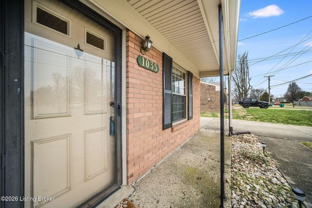 1035 Summitt Dr, Louisville, KY 40229