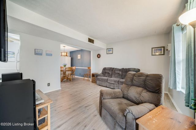 1035 Summitt Dr, Louisville, KY 40229