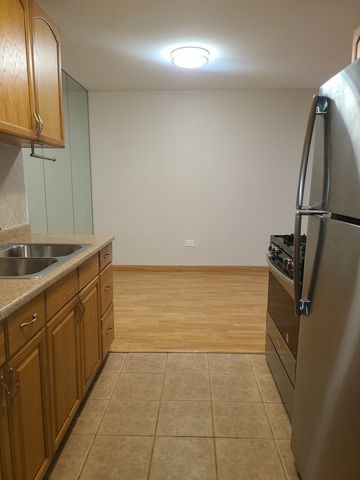 8936 N Parkside Avenue 305, Des Plaines, IL 60016