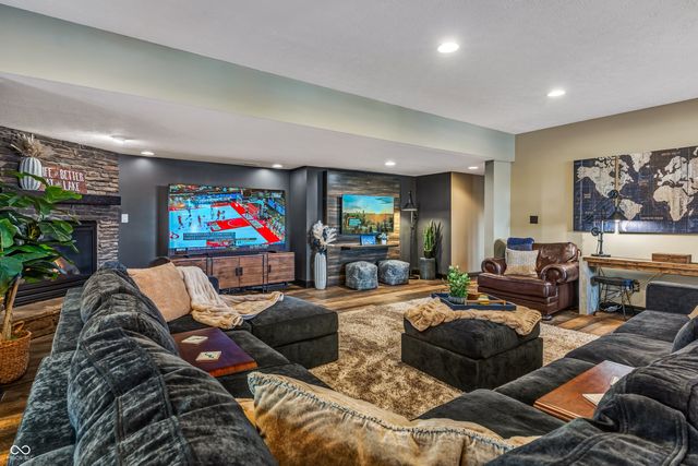 13400 Cambridge Cove Way, Fishers, IN 46055