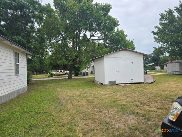 1517 School Street, Gonzales, TX 78629