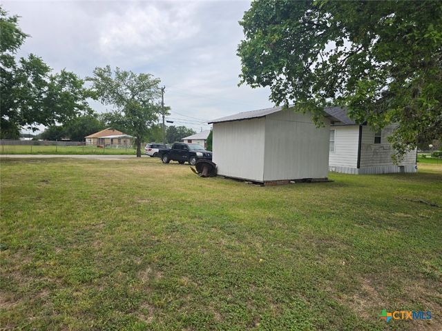 1517 School Street, Gonzales, TX 78629