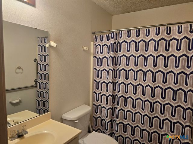 1517 School Street, Gonzales, TX 78629