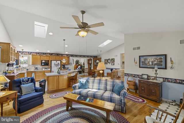 327 BEAVER ST, East Berlin, PA 17316