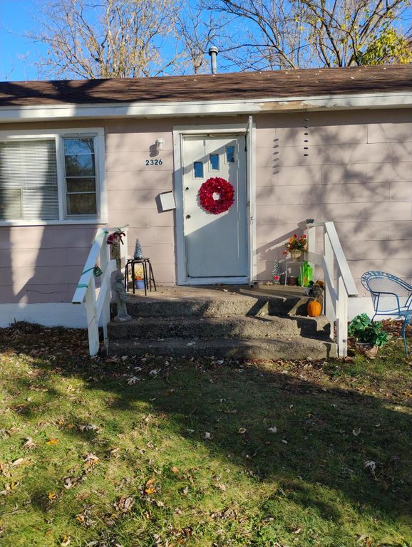 2326 N Farmer Avenue, Springfield, MO 65803