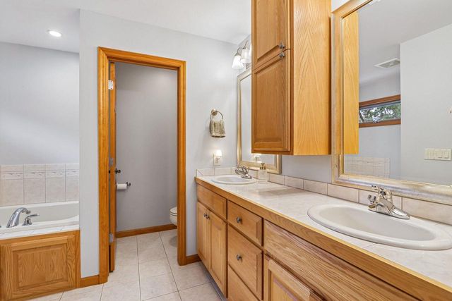 133 Phillips LANE, Lake Mills, WI 53551