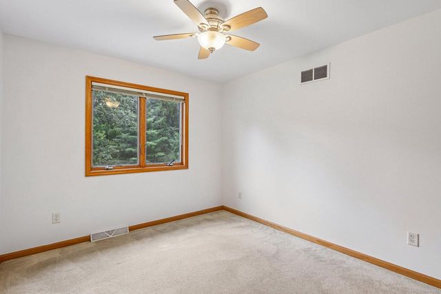 133 Phillips LANE, Lake Mills, WI 53551