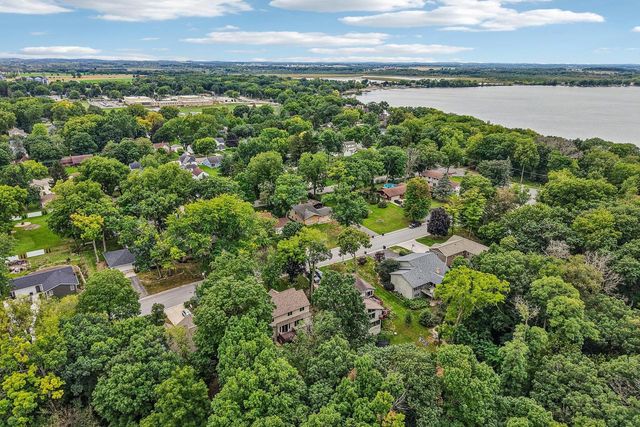 133 Phillips LANE, Lake Mills, WI 53551