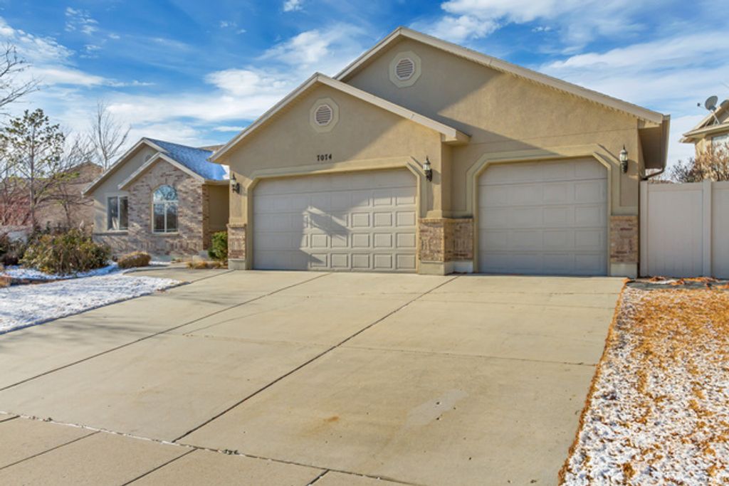 Image 3 of property listing at 7074 S RIALTO WAY, West Jordan, UT 84081