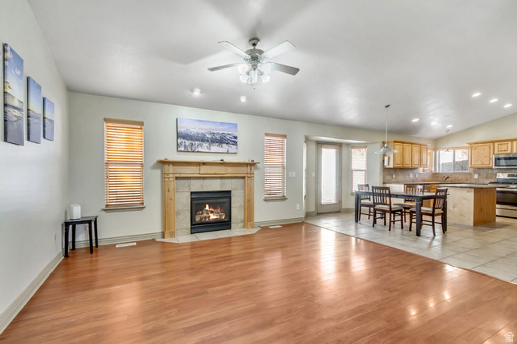 Image 5 of property listing at 7074 S RIALTO WAY, West Jordan, UT 84081