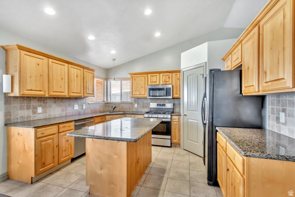 Image 6 of property listing at 7074 S RIALTO WAY, West Jordan, UT 84081