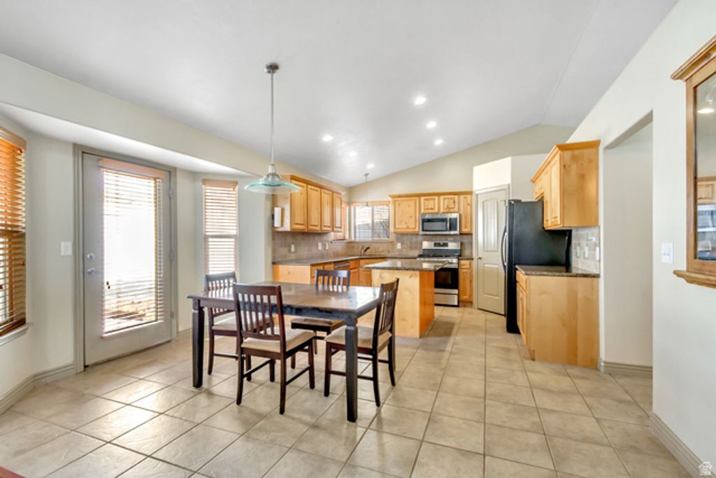 Image 7 of property listing at 7074 S RIALTO WAY, West Jordan, UT 84081