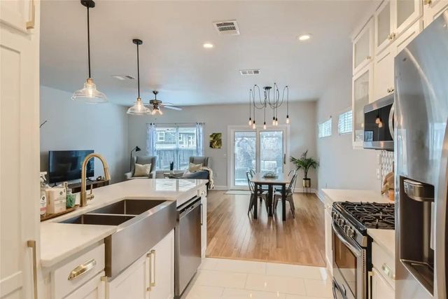 311 Blackson Ave A, Austin, TX 78752